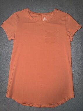 Alpha Forward Scoop Pocket Tee in Coral Orange